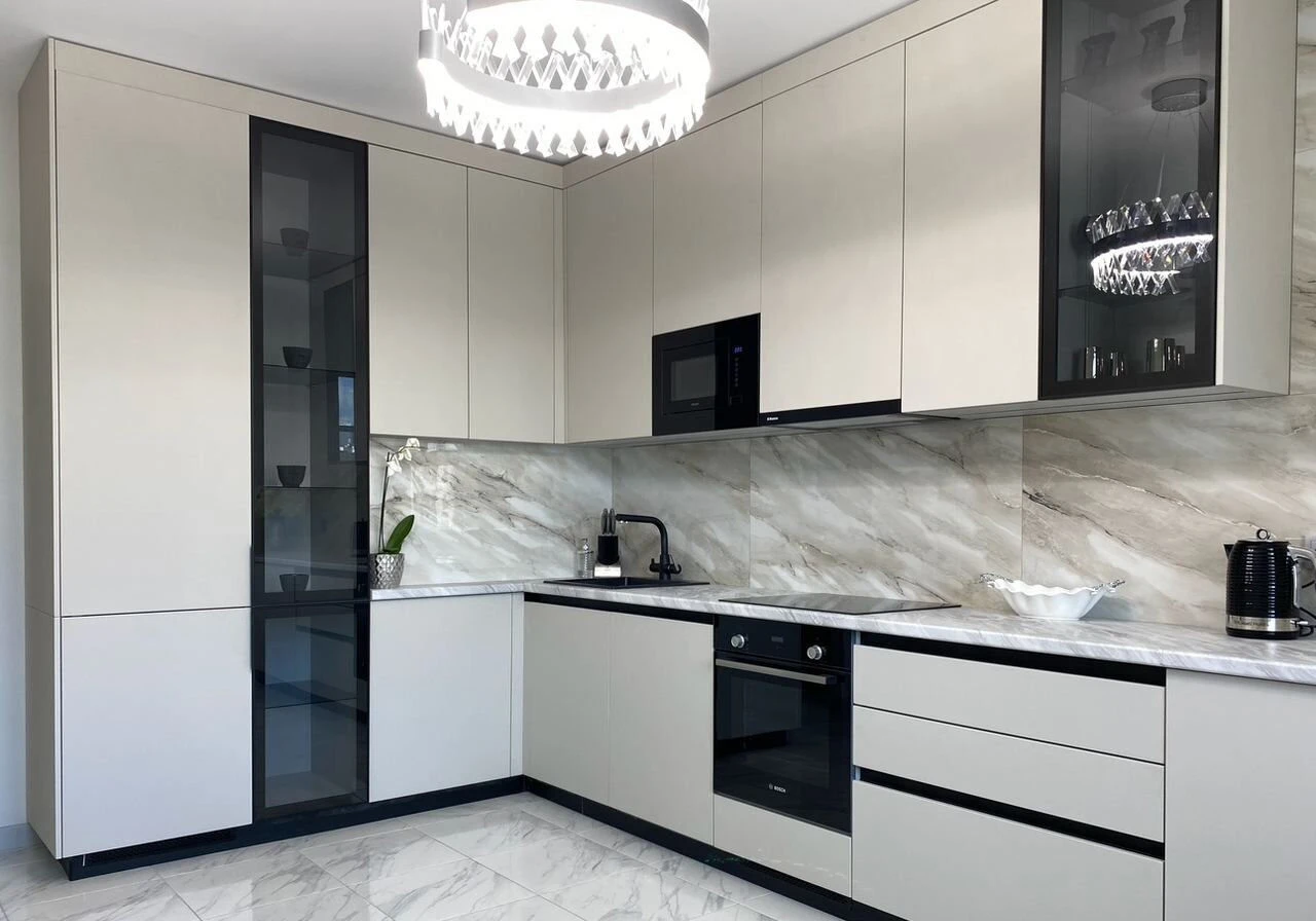Кухонный гарнитур в рассрочку. Фурнитура Blum